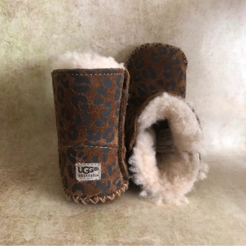 UGG Cassie Leopard Baby Booties - Picture 3 of 11